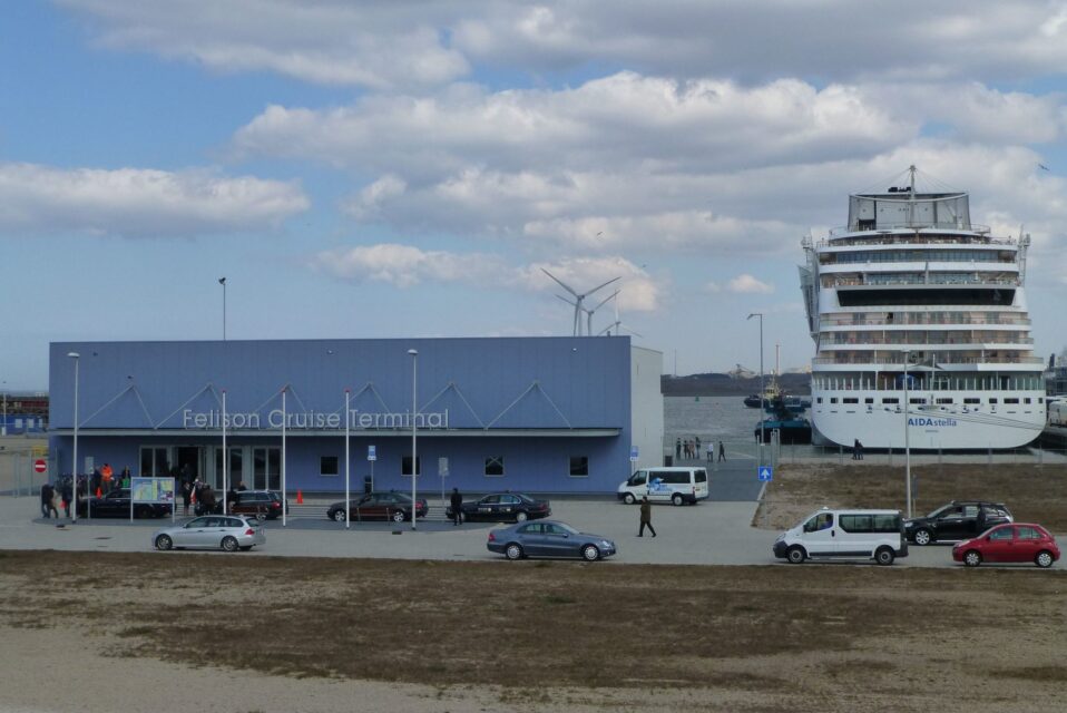 Worry-free with a taxi to and from the Felison Cruise Terminal in IJmuiden